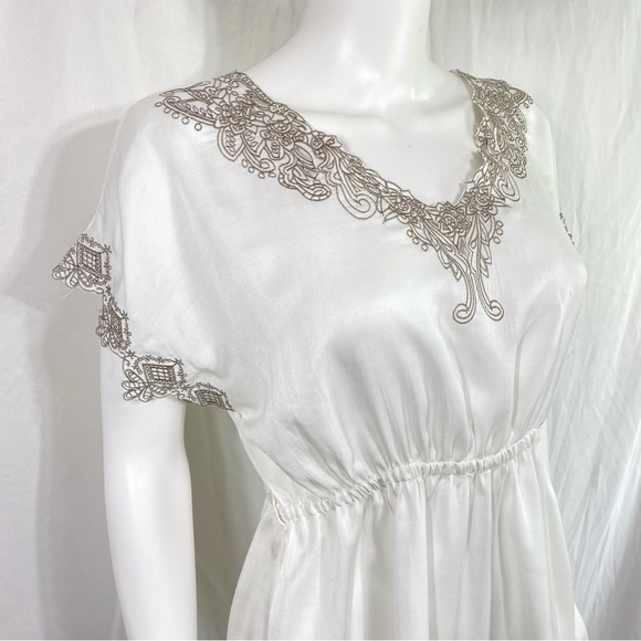 Women’s Embroidered V-Neck Gathered Waist Boho Blouse - Picture 2 of 6